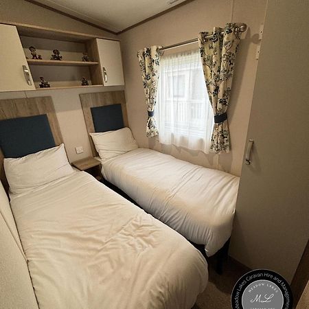 Palm Grove 182 - Pet Friendly, Wifi, Close To Beach And Clubhouse - Golden Palm Resort - Meadow Lakes Caravan & Lodge Hire Skegness Exterior photo