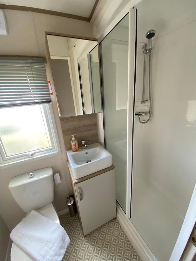 Palm Grove 182 - Pet Friendly, Wifi, Close To Beach And Clubhouse - Golden Palm Resort - Meadow Lakes Caravan & Lodge Hire Skegness Exterior photo